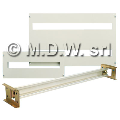 Quadri Elettrici - Pannello avvitato con 3 feritoie altezza 600 mm  per serie 80-900-2000