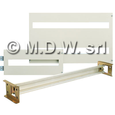 Quadri Elettrici - Pannello incernierato con 3 feritoie altezza 600 mm  per serie 80-900-2000