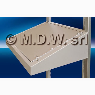 piano inclinato con 9 unità rack 19" immagine in prospettiva di piano inclinato con 9 unità rack 19"