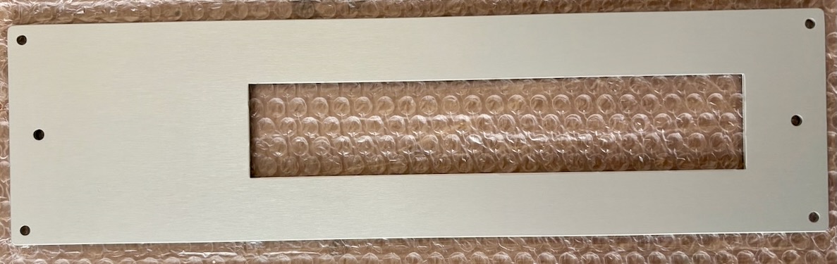 Pannello grande in alluminio spessore 3 mm con asola e fori fissaggio...