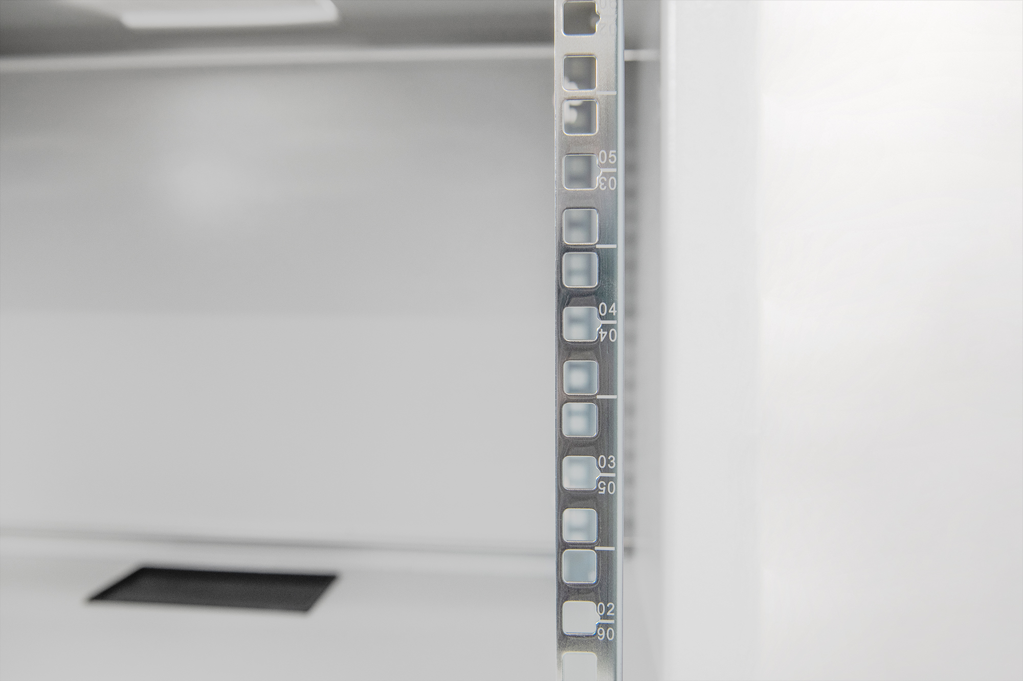 Armadio rack da muro 12u misure 595x540 profondita' 400 smontato...