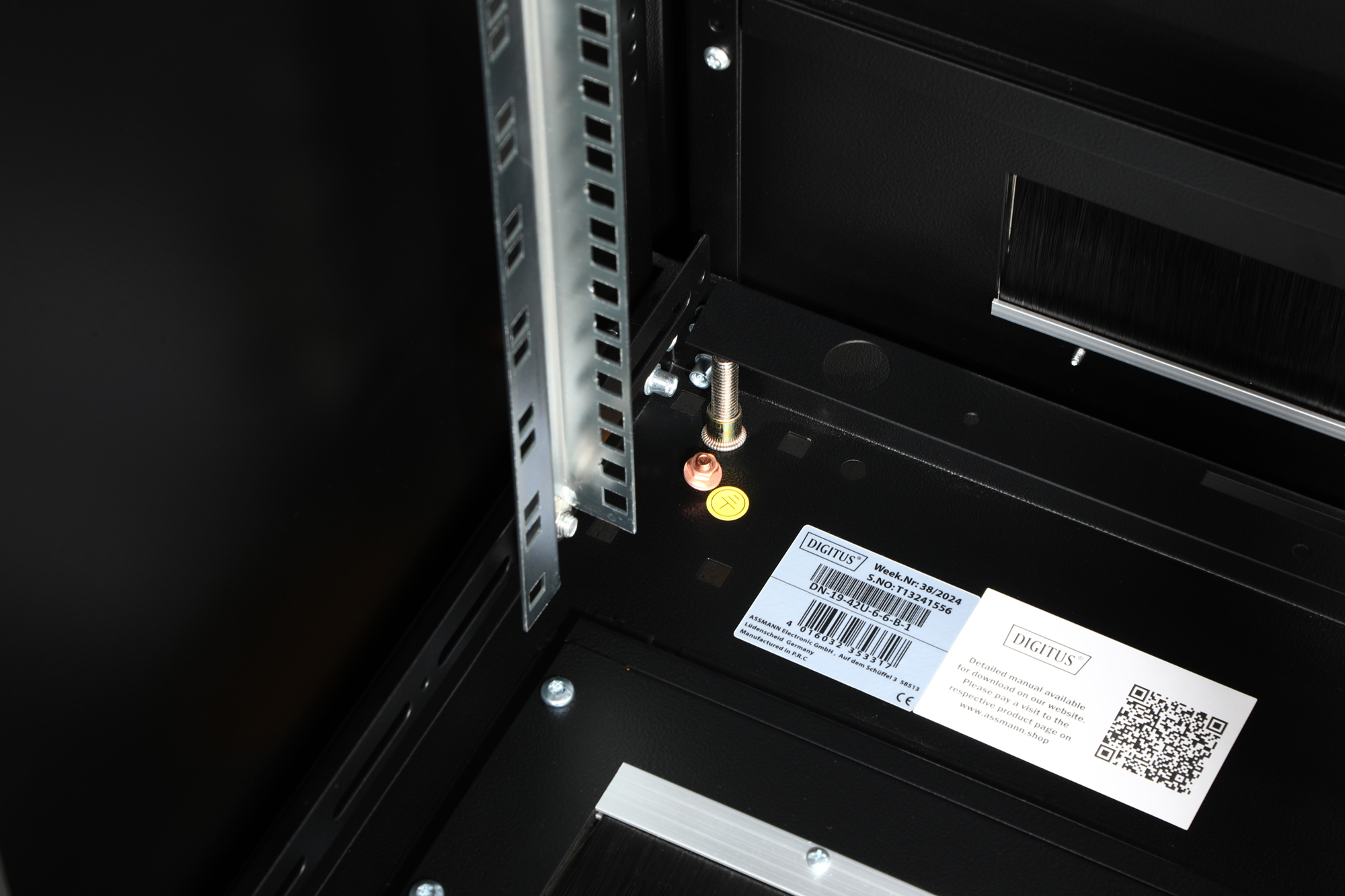 DIGITUS Armadio di rete serie Unique 42U - 600x600 mm (LxP) nero...
