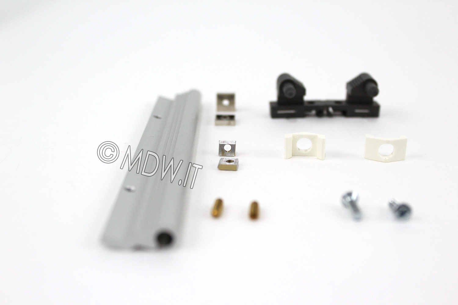 Cerniera frontale girevole per subracks altezza 4U