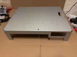 Contenitore a disegno Anodizzato naturale Kit composto dalla base + paratia + 4 angolari + 4 piedini + staffa di rinforzo