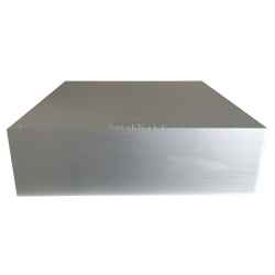 Custodia in alluminio doppio guscio a 'C' uniti da frontale e posteriore H=130, L=434, P=357 mm