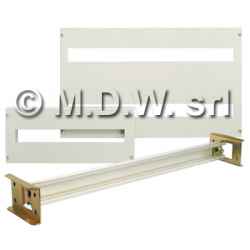 Pannello avvitato con 3 feritoie da 22 moduli completo di 3 barra din 35 mm, dimensioni 458 x 600 mm
