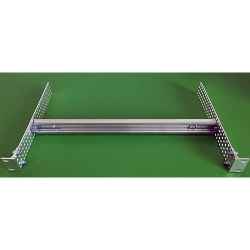 Guida DIN 35 mm installata a rack 19" arretrabile su staffette...