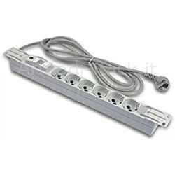 Multipresa alimentazione per rack 19" in plastica con 6 prese universali tripolari/schuko magnetotermica con spina schuko cavo mt 3
