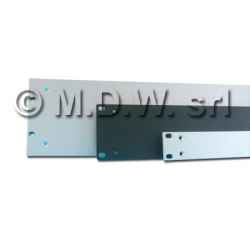 Frontale 1U 4mm in alluminio spazzolato nei bordi ed in piano dotato delle appendici di attacco a rack 19 pollici per serie SLIM LINE 1U...