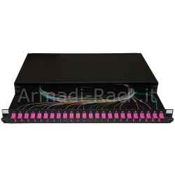 Pannello fibra ottica 19" con 24 adattatori sc simplex om4 profondità 250 mm con pigtail installati colore nero