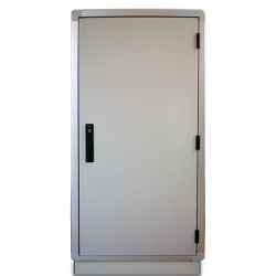 Armadio rack ip55 con tetto spiovente anti pioggia, porta cieca e zoccolo fisso, 24u 600 x 600 mm