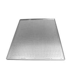 Piastra porta componenti in ferro prezincato grigliato spessore 15/10. Dimensioni: 425 x 360 mm Peso: 1,85 KG