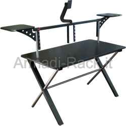 Workstation professionale realizzata in acciaio, legno e inox.